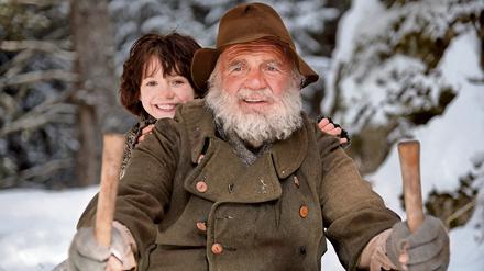 Ski und Rodel fein. Almöhi (Bruno Ganz) und Heidi (Anuk Steffen) sind das Traumpaar der Bündner Alpen – seit 1880, als Johanna Spyris Romanvorlage entstand.