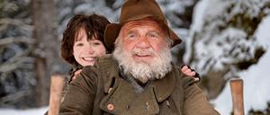 Ski und Rodel fein. Almöhi (Bruno Ganz) und Heidi (Anuk Steffen) sind das Traumpaar der Bündner Alpen – seit 1880, als Johanna Spyris Romanvorlage entstand.