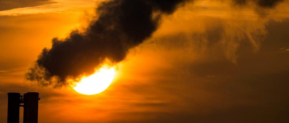 Klimatreiber. Die Erderwärmung wird maßgeblich durch den Ausstoß von Kohlendioxid angetrieben. Auch wenn sich für 2015 eine Stagnation abzeichnet - die Emissionen sind nach wie vor zu hoch, um das 2-Grad-Ziel sicher zu erreichen. 
