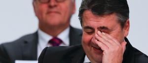 Schlappe für Sigmar Gabriel. er wurde mit nur 74,2 Prozent wieder zum SPD-Vorsitzenden gewählt.