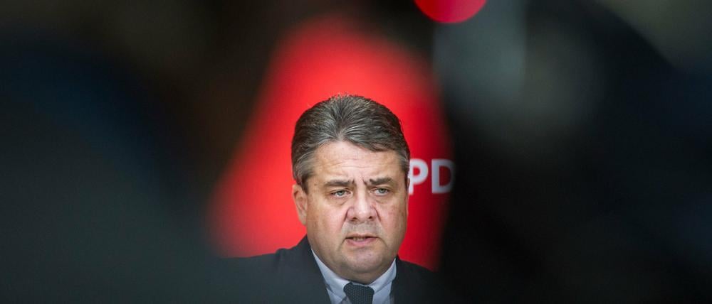 Ein Parteitag als Bewährungsprobe in Krisenzeiten: Sigmar Gabriel benötigt bei seiner Wiederwahl als Parteichef mehr als die knapp 84 Prozent von vor zwei Jahren.