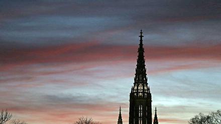 In Ulm versammelt man sich nach dem Tod des Vaters. Hier zu sehen der Ulmer Münster.