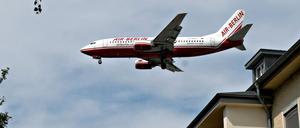 Im Anflug auf Tegel. Die Maschinen überfliegen die nahegelegenen Wohnhäuser. 