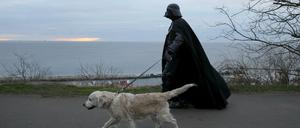 Darth Mykolaiovych Vader im ukrainischen Odessa. Die Filmfigur wurde von einem lokalen Aktivisten ausgesucht, um den Politikbetrieb vorzuführen. Das Star-Wars-Universum greift in die reale Welt ein.