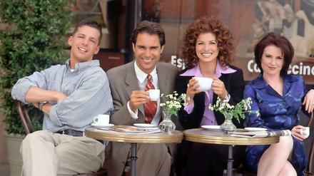 Zwei plus zwei. Sean Hayes alias Jack McFarland, Eric McCormack (Will Truman), Debra Messing (Grace Adler) und Megan Mullally (Karen Walker) spielen die Hauptrollen in "Will und Grace".