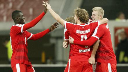Düsseldorfs Spieler jubeln über den versöhnlichen Hinrunden-Abschluss.