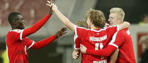 Düsseldorfs Spieler jubeln über den versöhnlichen Hinrunden-Abschluss.