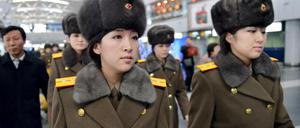 Die nordkoreanische Girls Band Morabong bei ihrer Abreise aus Peking am Samstag.