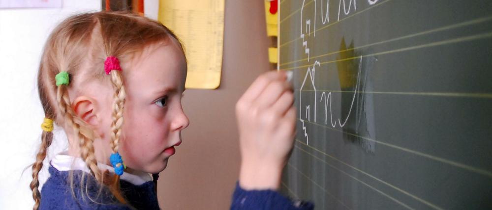 Der Kita-Besuch ist vor allem dann entscheidend für den späteren Schulerfolg, wenn die Eltern mangels eigener Bildung ihr Kind nicht fördern können.