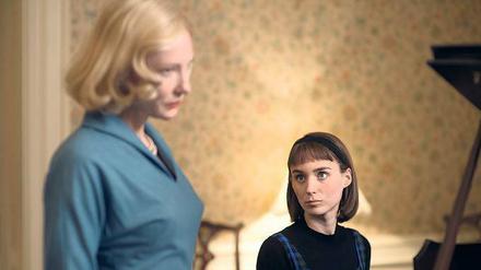 Carol (Cate Blanchett) und ihre junge Geliebte Therese (Rooney Mara). 