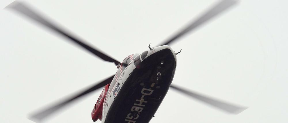 Ein Hubschrauber musste einen Gladbach-Fan lebensgefährlich verletzt ins Krankenhaus bringen.