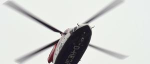 Ein Hubschrauber musste einen Gladbach-Fan lebensgefährlich verletzt ins Krankenhaus bringen.