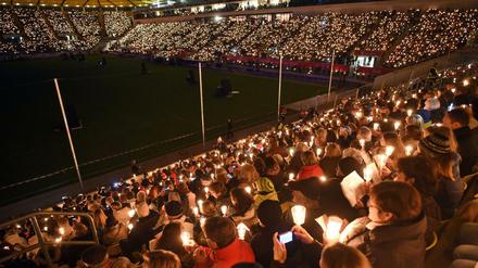 "Stille Nacht" im Fußballstadien von Aachen.