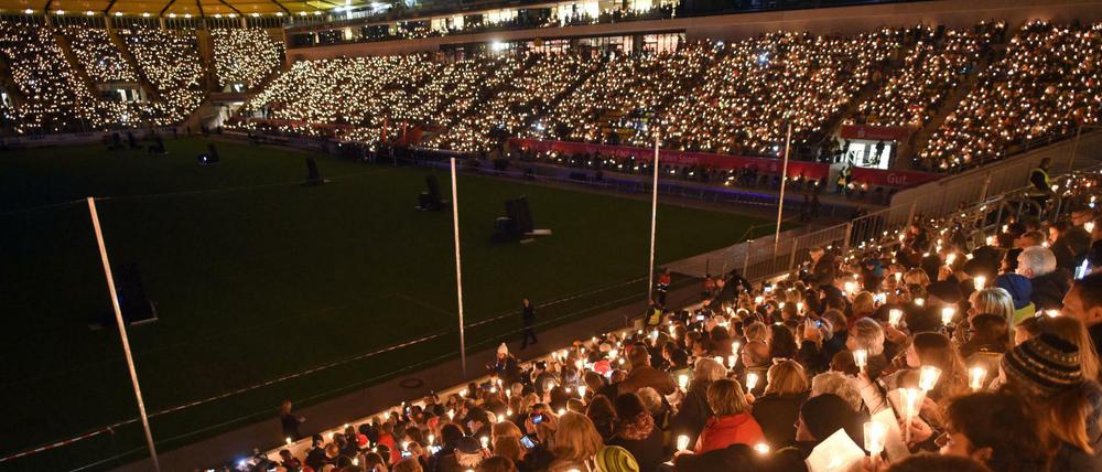 "Stille Nacht" im Fußballstadien von Aachen.