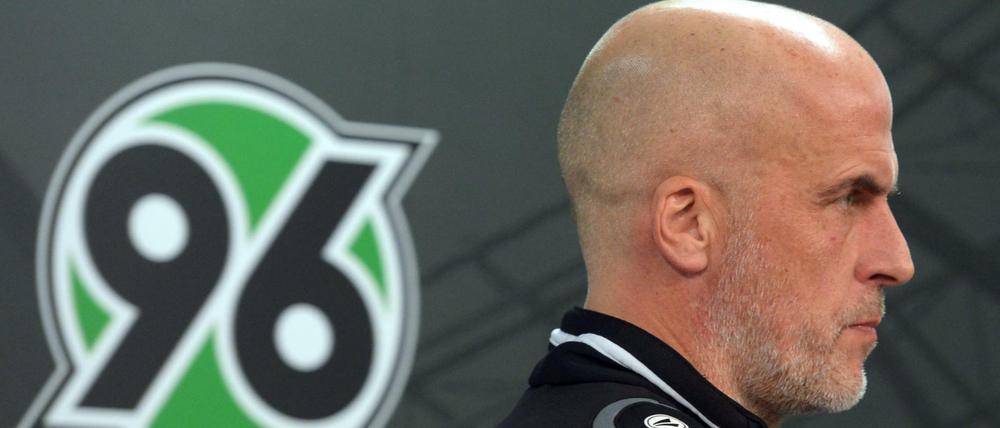 Hannovers Trainer Michael Frontzeck steht vor dem Aus.