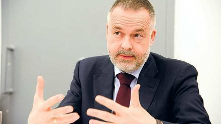 Von der Elbe an die Themse. Hartwig Fischer (53) leitet seit Ende 2011 die 14 Museen der Staatlichen Kunstsammlungen Dresden. Der gebürtige Hamburger war zuvor Direktor des Museums Folkwang in Essen. Wie sein Dresdner Vorgänger Martin Roth, der jetzt das Victoria &amp; Albert Museum leitet, wechselt auch Fischer demnächst nach London: als Chef des British Museum. 