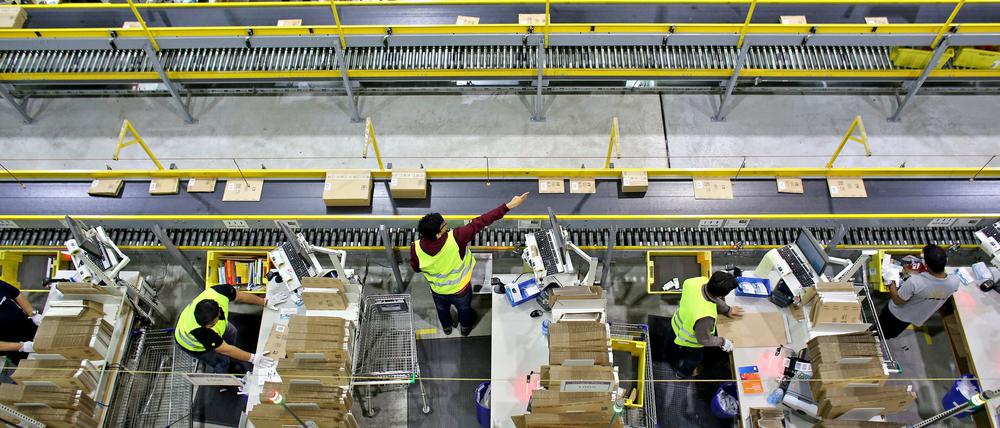 Mitarbeiter des Amazon-Logistikzentrums in Leipzig.