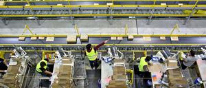 Mitarbeiter des Amazon-Logistikzentrums in Leipzig.