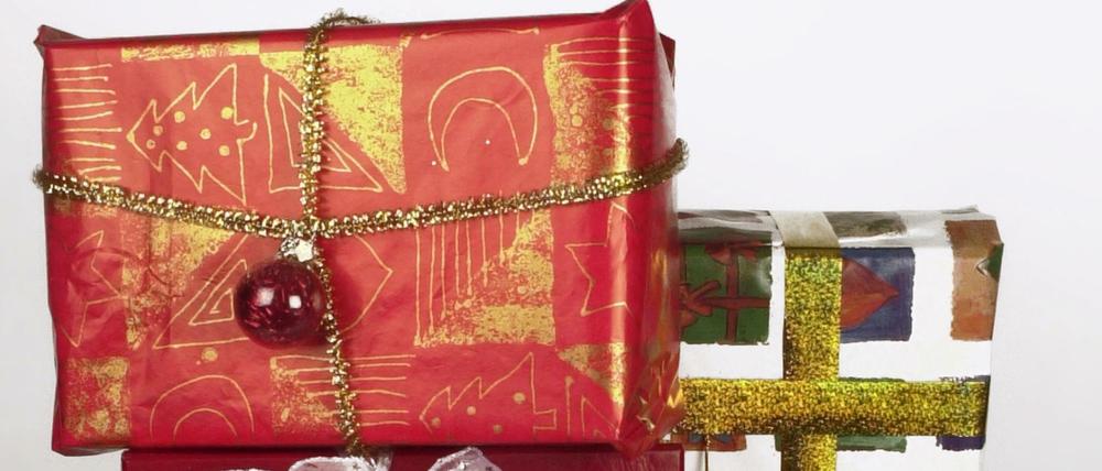 Nicht wenige Deutsche finden unter dem Tannenbaum ein Geldgeschenk.