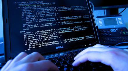 Daten in Gefahr. Ein besonders gefährlicher Mail-Virus verschlüsselt zuerst die Festplatte und fordert dann ein Lösegeld.