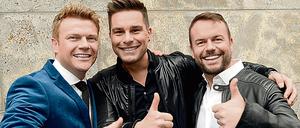 Die Sänger Bastiaan Ragas (l-r), Eloy de Jong und Lee Baxter der englisch-niederländischen Boygroup Caught in the Act heute...