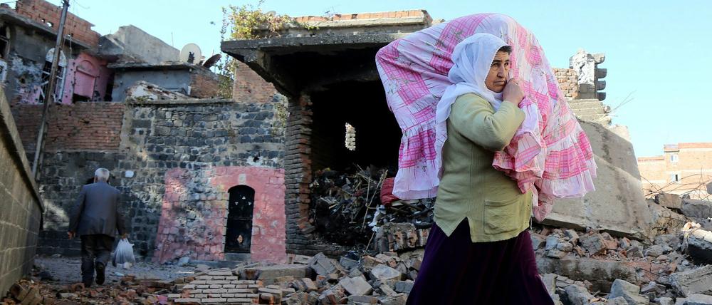 Immer mehr Menschen fliehen im Südosten der Türkei vor den Kämpfen