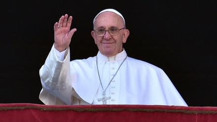 Zehntausende Menschen verfolgten die Worte des Papstes auf dem Petersplatz in Rom.