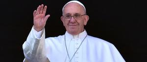 Zehntausende Menschen verfolgten die Worte des Papstes auf dem Petersplatz in Rom.