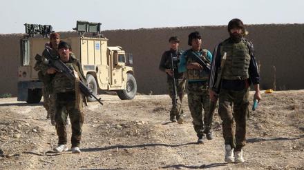 Die Soldaten der afghanischen Armee erwarten Verstärkung aus Kabul.