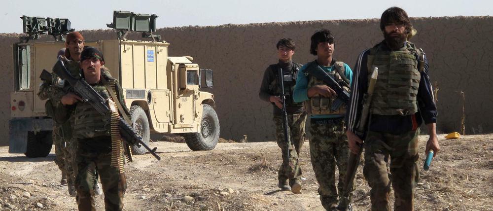 Die Soldaten der afghanischen Armee erwarten Verstärkung aus Kabul.