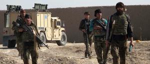 Die Soldaten der afghanischen Armee erwarten Verstärkung aus Kabul.