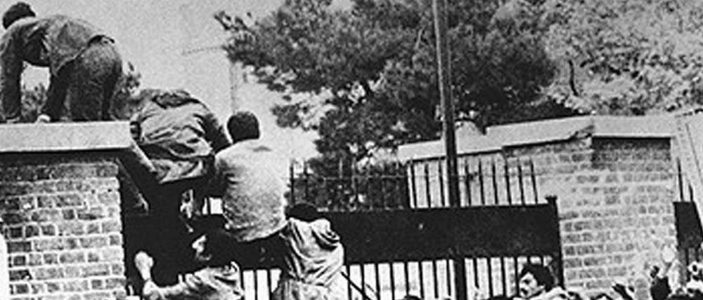 Radikale iranische Studenten hatten Anfang November 1979 die US-Botschaft in Teheran gestürmt.