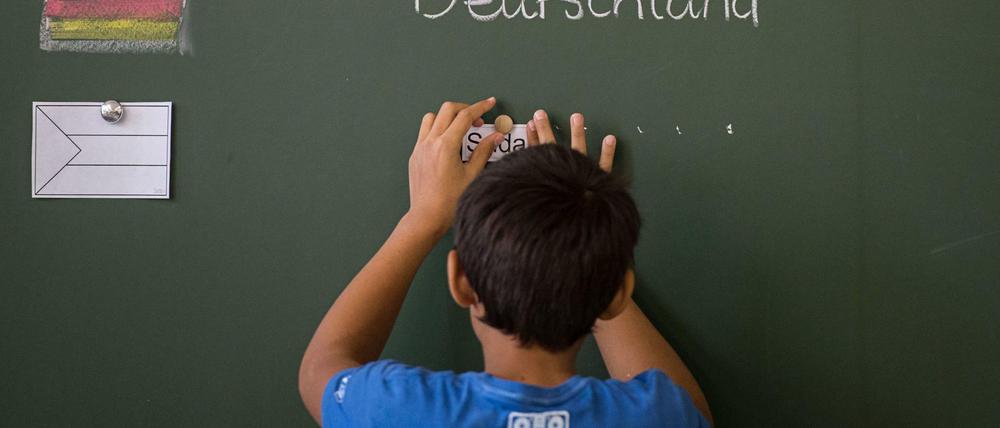 Ein Schüler in einer Vorbereitungsklasse.