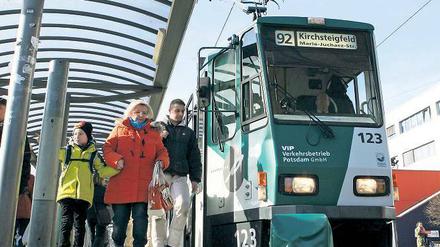 Die Alte rollt ins Depot. Die Potsdamer Verkehrsbetriebe wollen die alten Tatrabahnen bis spätestens 2022 ausrangieren. 