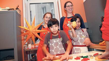 Weihnachtsbäcker. Myriel , Yvonne Bellin, Farshad und Ayda. 