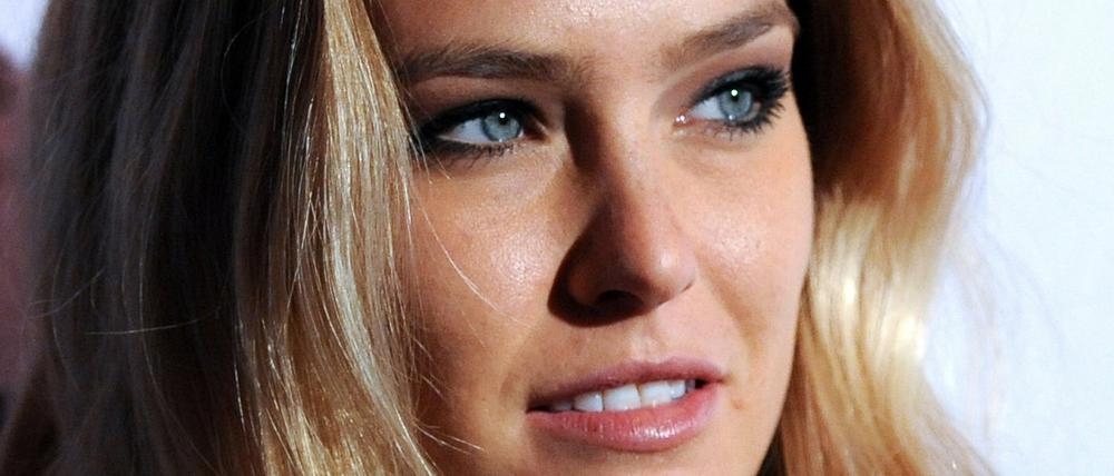 Model Bar Refaeli.
