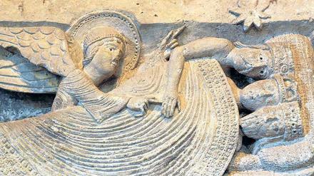 Aufwachen! Die heiligen drei Könige schlafen fest unter ihrer Decke. Säulenkapitell im Kapitelsaal der Kathedrale von Autun, 12. Jahrhundert.