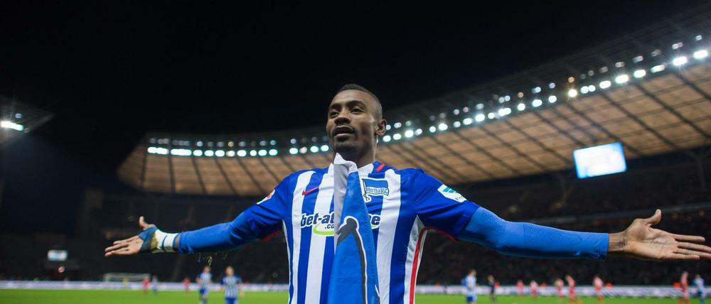 Salomon Kalou bejubelt seinen Treffer zum 2:0.