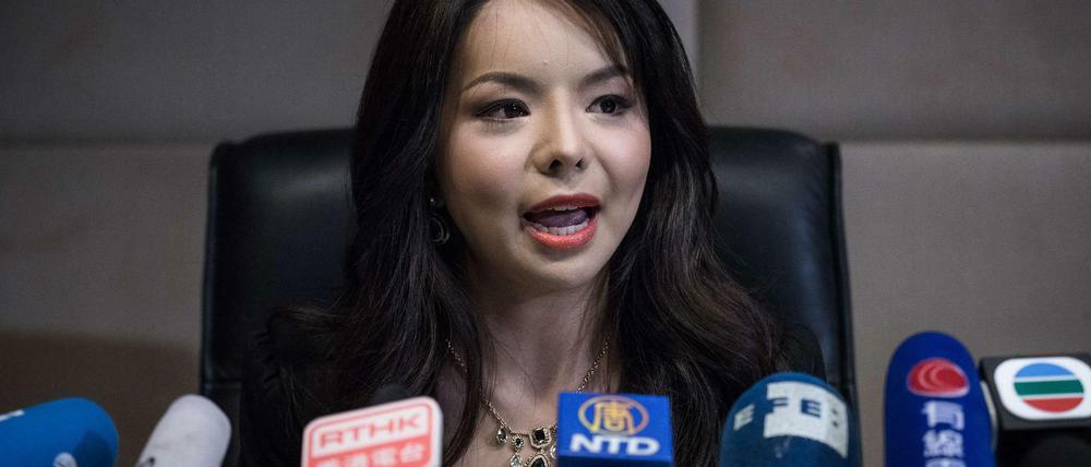 Zuviel gesagt: Anastasia Lin, 25-jährige Miss Canada, mischt sich zu gerne in politische Debatten ein - damit ist man als Welt-Schönste nicht tragbar. 