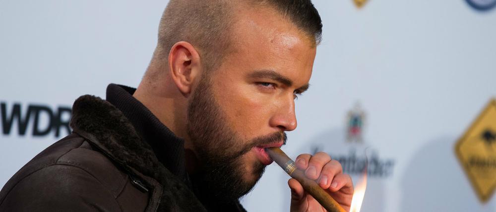 Der Rapper Kollegah; am 03.12.2015 vor der Verleihung der 1Live Krone in der Jahrhunderthalle in Bochum