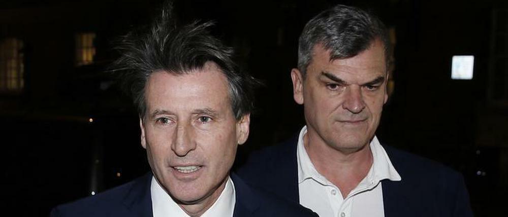 Unter Druck. Sebastian Coe (links) und sein Gefolgsmann Nick Davies.