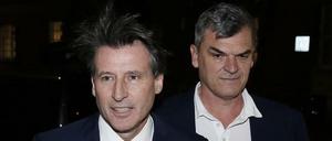Unter Druck. Sebastian Coe (links) und sein Gefolgsmann Nick Davies.