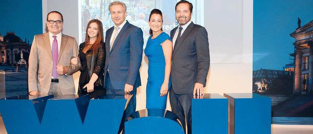 Im Herbst 2014 feierten Hans Wall (mit Tochter) und Daniel Wall (mit Ehefrau) sowie Klaus Wowereit das 30. Firmenjubiläum in Berlin.