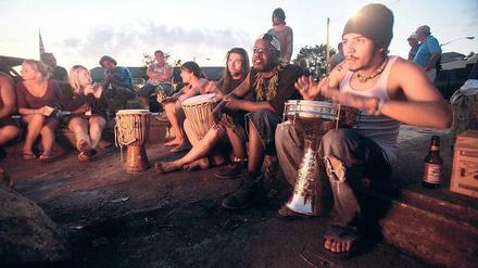 Kult des Authentischen. Mit den Hippies setzte sich der Wunsch nach Selbstverwirklichung durch. Auf dem Bild wird das 40. Jubiläum des Woodstock-Festivals gefeiert. Heute gibt es eine regelrechte Authentizitätsindustrie, die das Streben nach Originalität ausnutzt. 