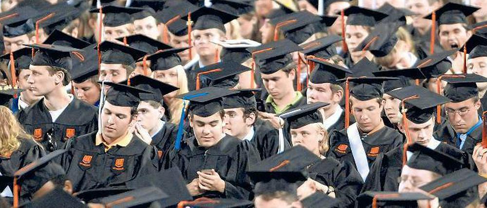 Studium in den USA. Wer schon im Bachelor dort war, wird eher im Master zugelassen. 