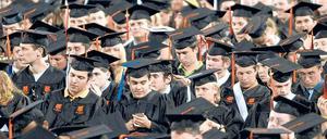 Studium in den USA. Wer schon im Bachelor dort war, wird eher im Master zugelassen. 