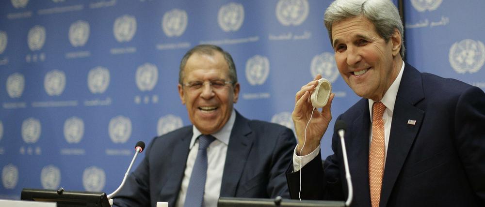 US-Außenminister John Kerry (rechts) und sein russischer Amtskollege Sergej Lawrow nach der Abstimmung über die Syrien-Resolution.