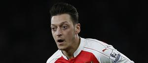 Mesut Özil sicherte mit zwei Torvorlagen den 2:1-Sieg von Arsenal gegen Manchester City.