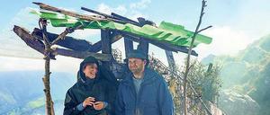 Rastlos auf dem Jakobsweg. Die Wandergefährten Stella (Martina Gedeck) und Hape Kerkeling (Devid Striesow).