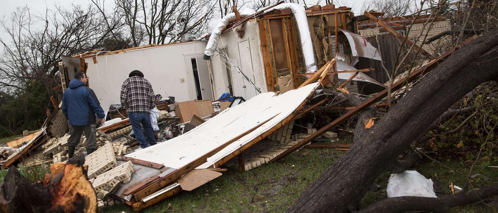 Die Unwetter haben ein Haus in Texas auseinandergerissen. 